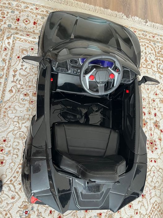 Машинка детская черного цвета