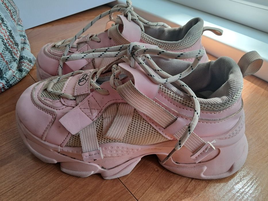 Продам кроссовки