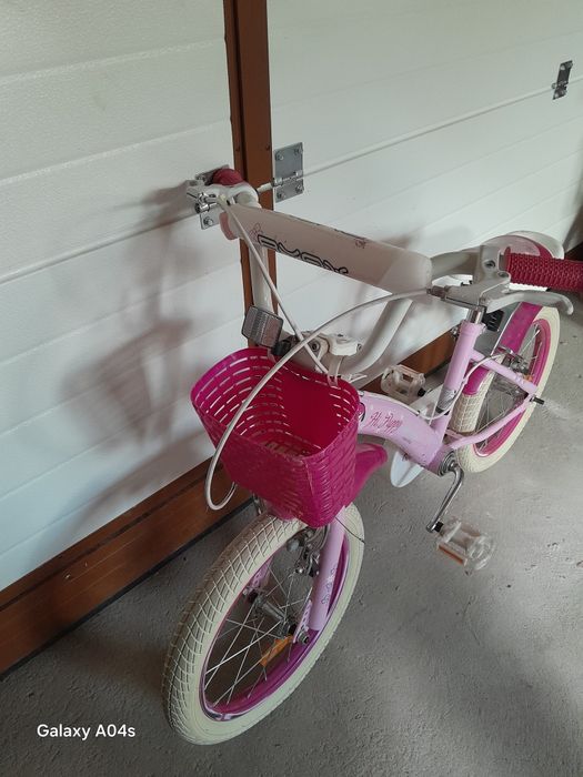 Детско колело синьо и розово в отлично състояние.Синьото е 250 лв.