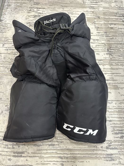 Хоккейная форма, продам срочно!