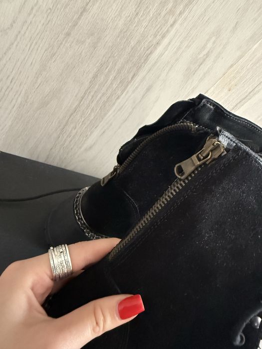 ghete piele intoarsa