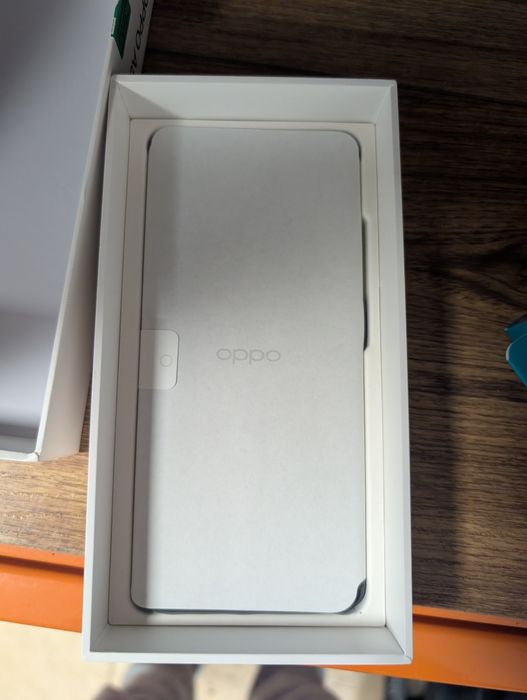 Телефон Oppo A5x + слушалки