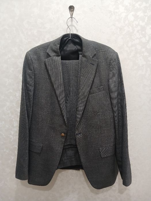 Костюм тройка(пиджак, жилет и брюки)