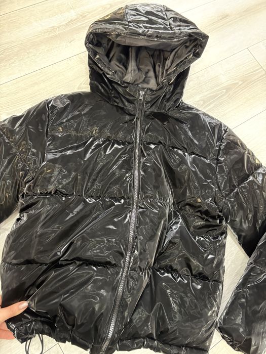 Готино черно лачено яке с качулка