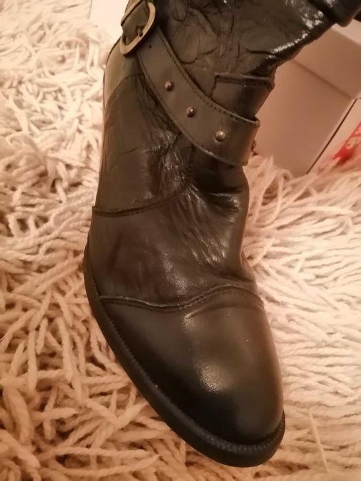 Продавам ботуши, 38 номер, нови