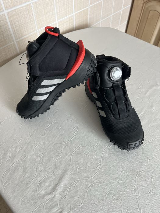 Кроссовки adidas