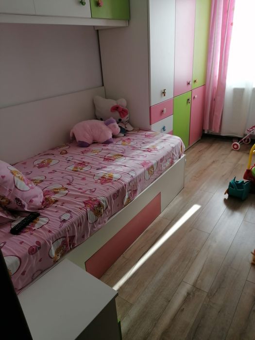 Camera copil ,fata