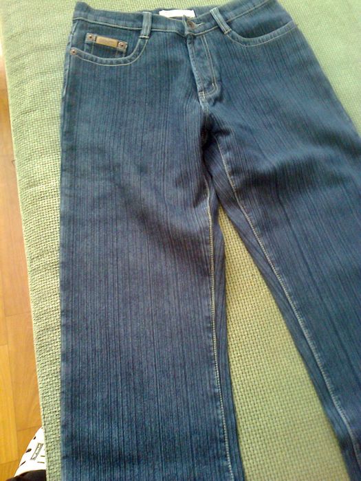 продам джинсы для молодых ребят