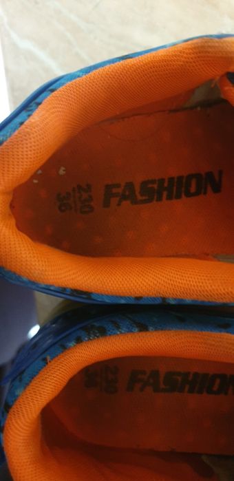 Кроссовки на роликах