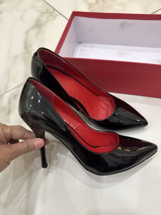 Черные туфли лакированные 35 размер