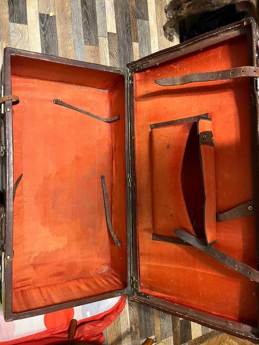 Винтажный чемодан.