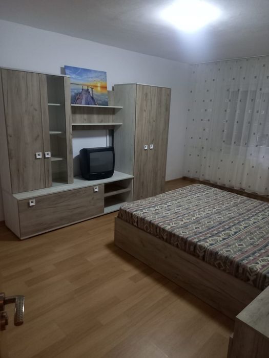 Închiriez apartament cu 3 camere – Oradea, Calea Aradului