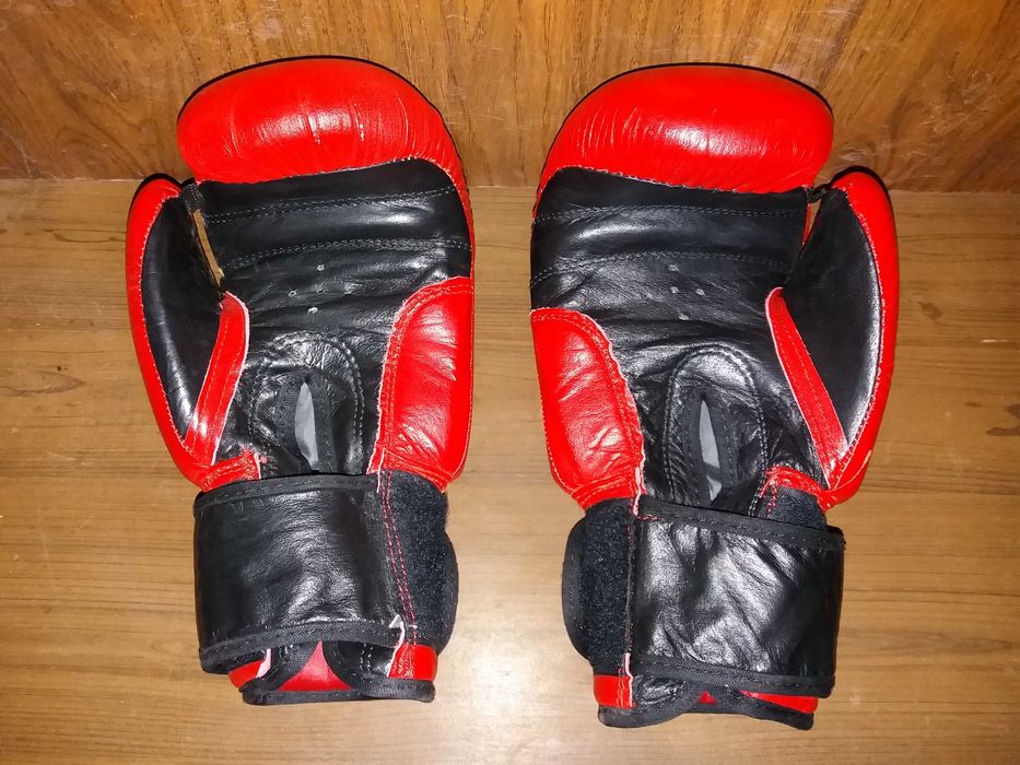 Продам 2 боксёрских шлема и перчатки