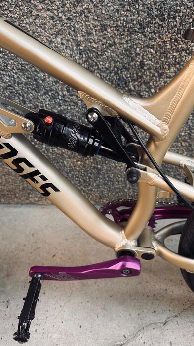 GUNS N ROSES ( двух подвес )