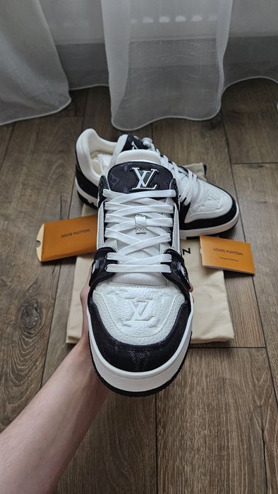 Louis Vuitton Trainers Black and White
