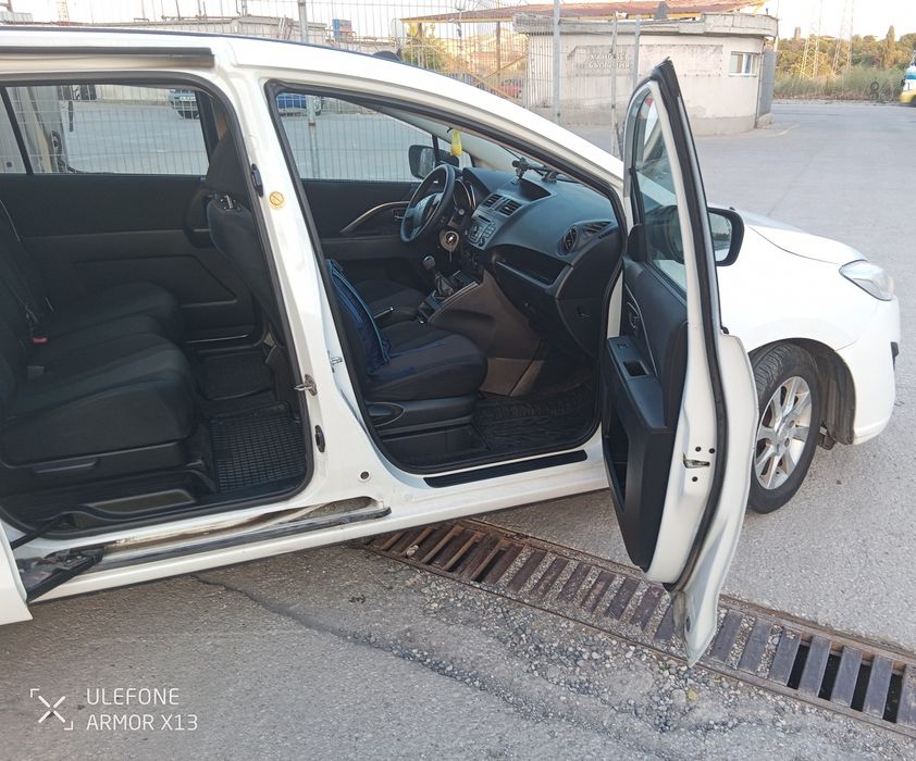 Лек автомобил Мазда 5