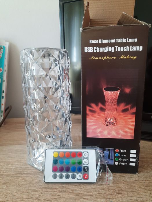 Lampa cu telecomanda,cu culori diferite.