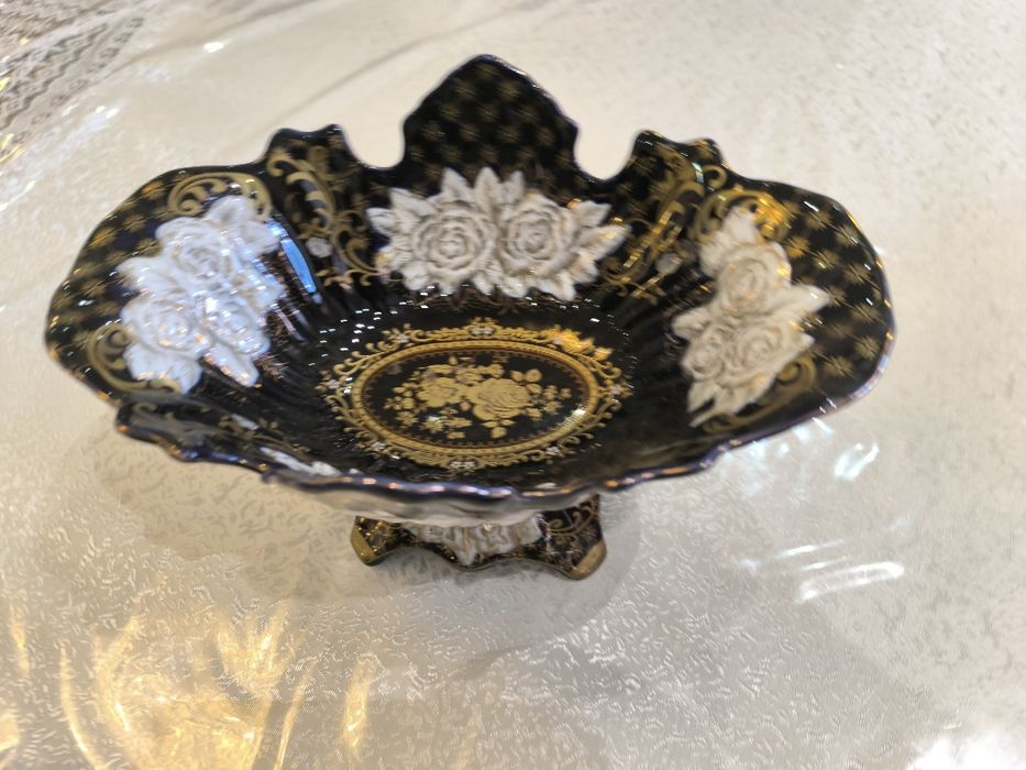 Chinni idishlar sotiladi