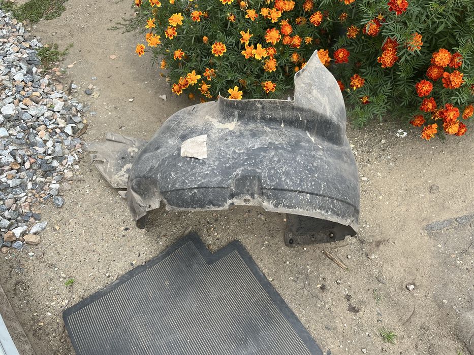 Бампер и подкрылок поло.