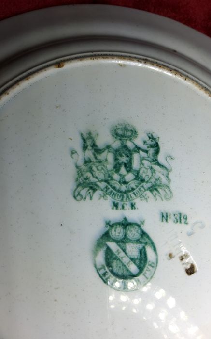 Фаянсовая тарелочка