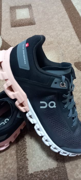 Adidasi on cloud flow