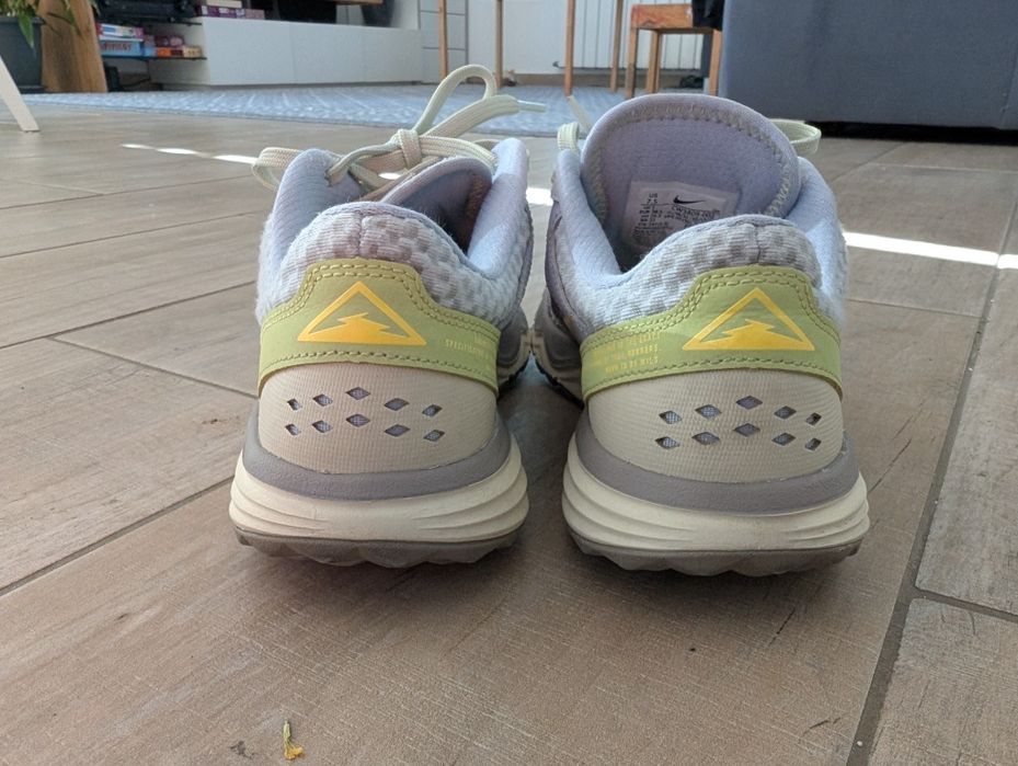 Vand adidasi Nike Trail 38.5