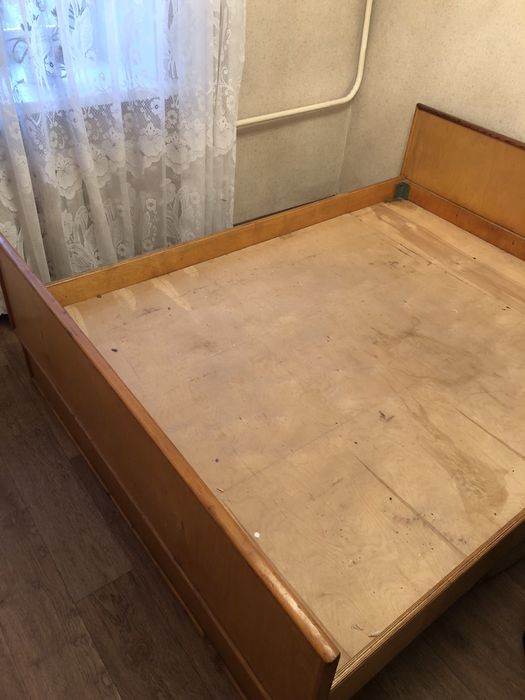 Кровать для спальни