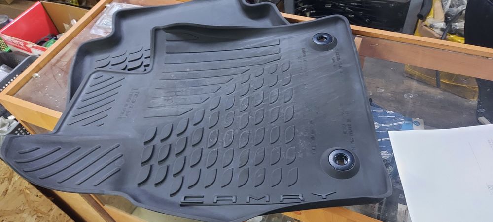 полик на камри 80