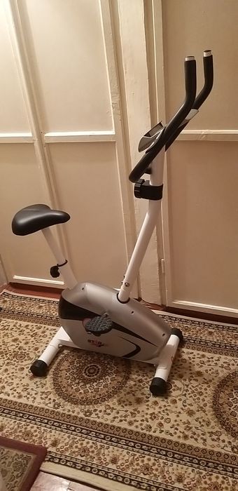 Велотренажёр с подставкой для телефона и планшета