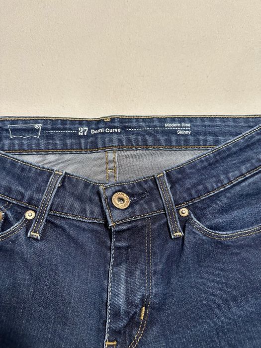 Blugi Levi’s pentru femei, model Demi-Curve Skinny, marime 27