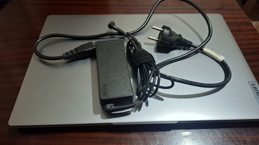 Lenova 100 tali javob yangi juda kam ishlatilgan