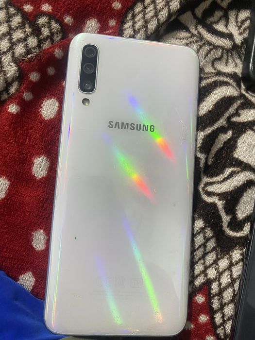 Продам samsung a70 вроде