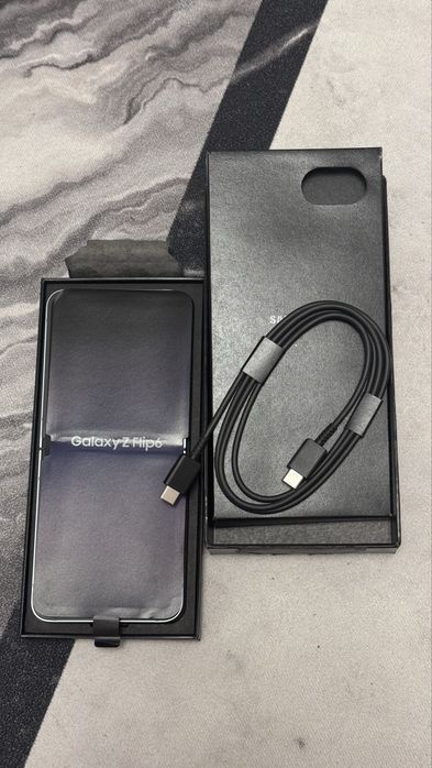 Samsung Galaxy Z Flip6