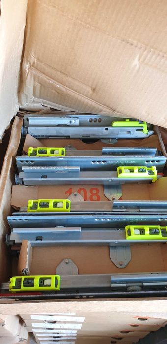 Водачи за чекмеджета Blum с метални страници, tip-on, 270mm