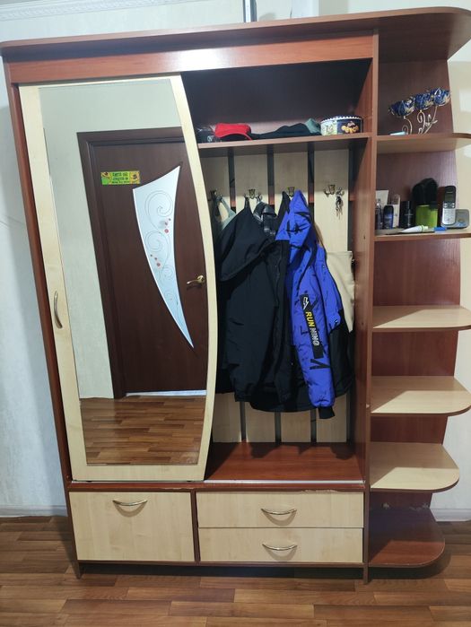 Продам шкаф в прихожую