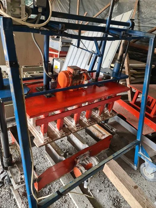 Presa-Vibropresa Capace rigole carosabile, boltari, variante cu rulota sau atv