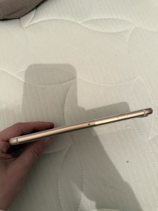 Продам iphone 8+