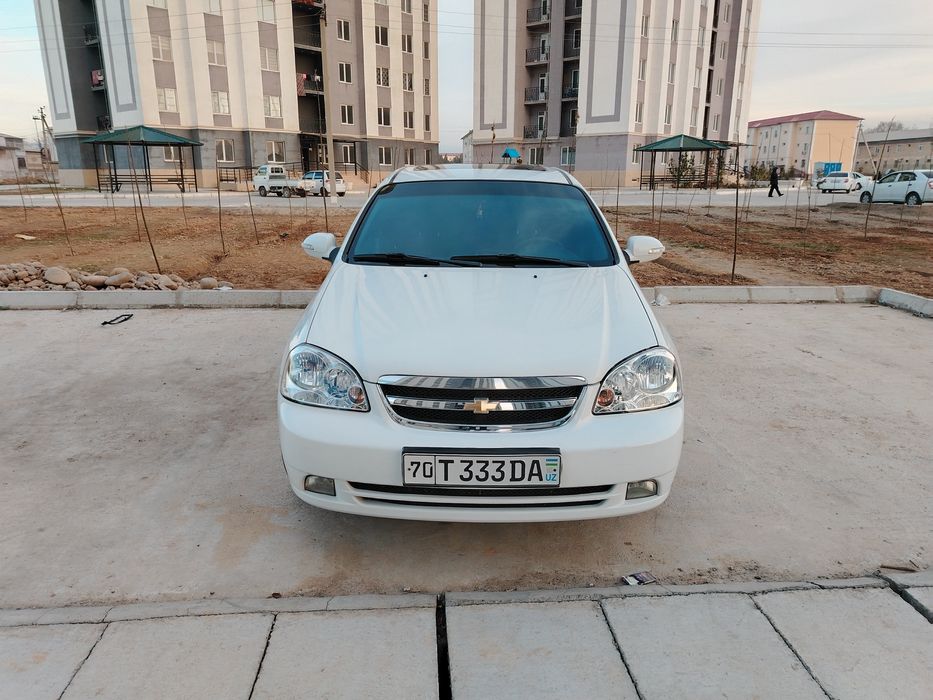 Lacetti 1.8   tez sotiladi