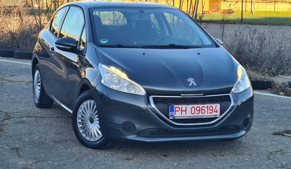 Peugeot 208 Coupe * 2015 * 1.6Diesel * Euro5 * Navi  Xenon  Led  Klimă