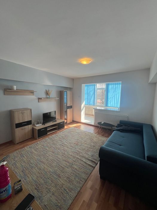 Ofer spre închiriere apartament Tătărași, la bulevard, utilat complet