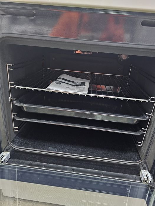 Печка с керамичени котлони Voss Electrolux