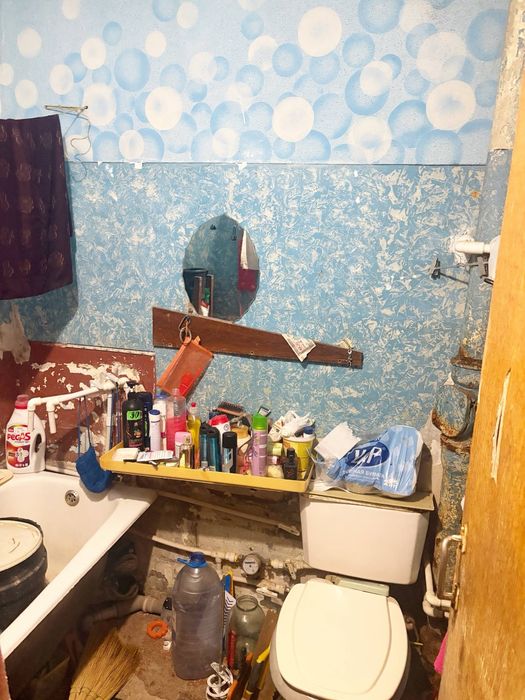 Срочно продаётся 1комнатная квартира 4 микрорайоне