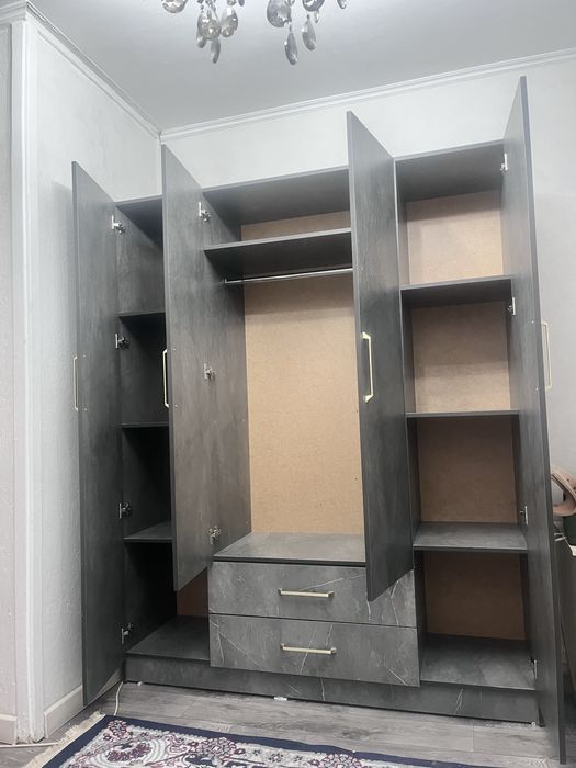 Шифоньер продам почти новый