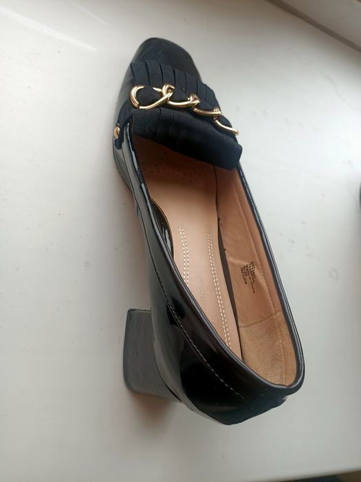 Черные лакированные туфли 39 размера