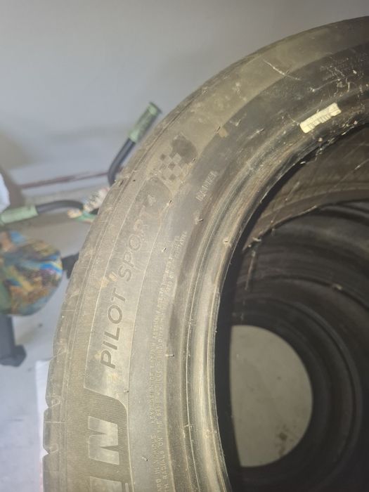 Vând cauciucuri Michelin 225/50/18 de vara