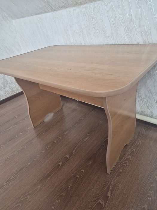 Продам стол в хорошем состоянии