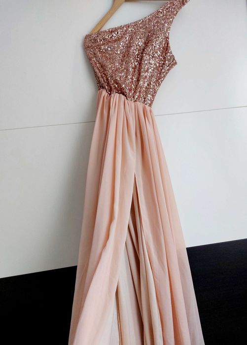 Rochie lungă model deosebit