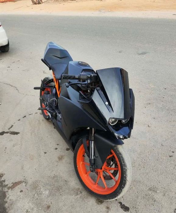 Dezmembrez ktm rc 125 390