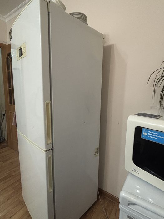 Холодильник с морозильником