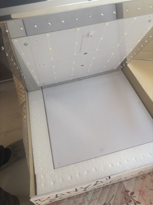 Продавам таванен полюлей